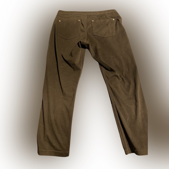HUE brown women’s large pants. False front pockets. Back pockets. Elastic waist. - Picture 2 of 8